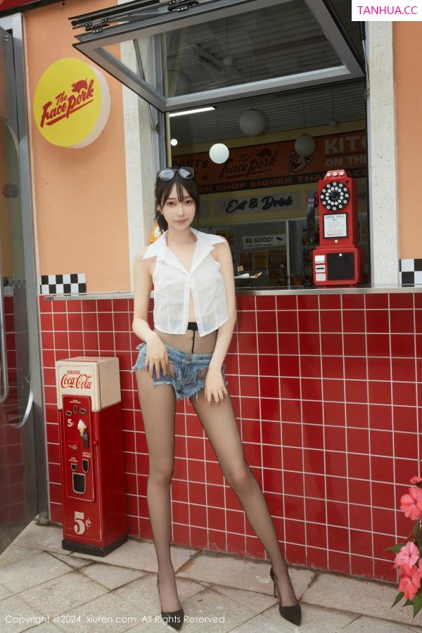 玥儿玥  [XiuRen]高清写真图 2024.07.05 No.8811 玥儿玥er 黑丝美腿第66张图片